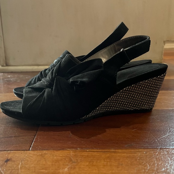 Bandolino black wedge sandals - Picture 8 of 11